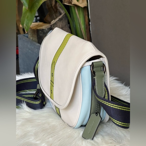 💰SOLD - C8481 - Coach Hitch Crossbody with Trompe L’oeil - Picture 2 of 12